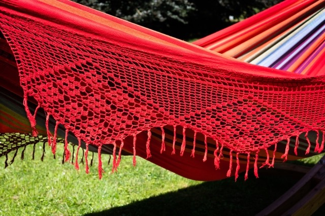 Brasil Comfort Verano with Macrame Edge Double Cloth Hammock Cotton Red by MacaMex MA-01052 color rood